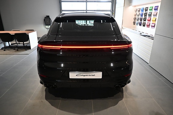 Porsche Cayenne 8 of 28