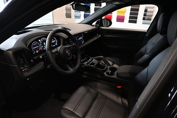 Porsche Cayenne 13 of 28