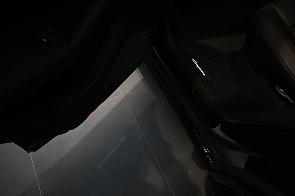 Porsche Cayenne 27 of 28
