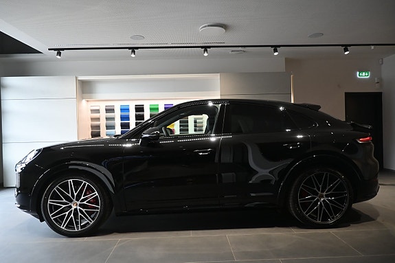 Porsche Cayenne 4 of 28
