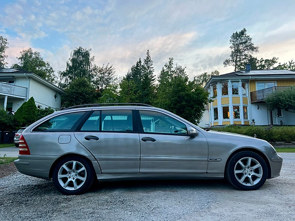 Mercedes-Benz C180 4 of 9