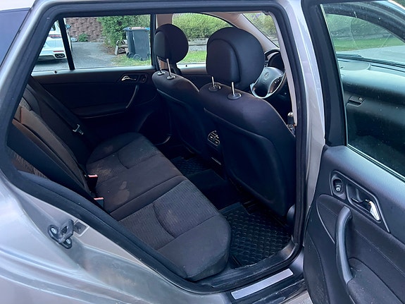 Mercedes-Benz C180 7 of 9