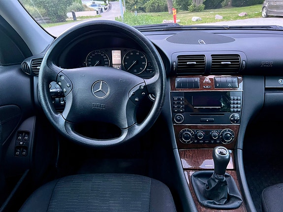 Mercedes-Benz C180 5 of 9