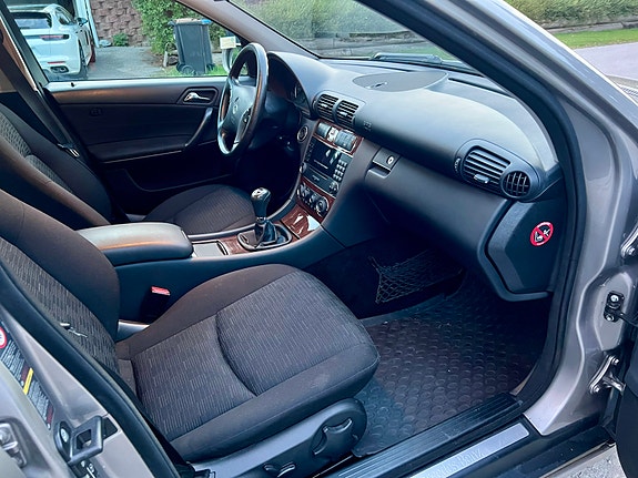 Mercedes-Benz C180 6 of 9