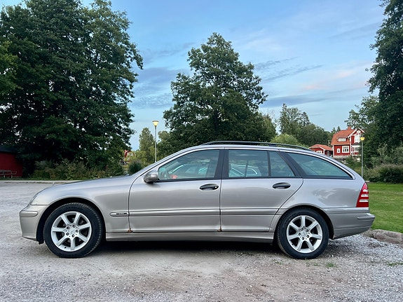 Mercedes-Benz C180 2 of 9