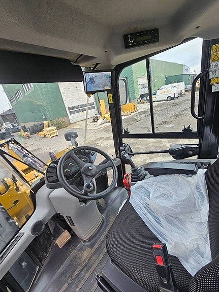 CAT 906 M 8 of 10