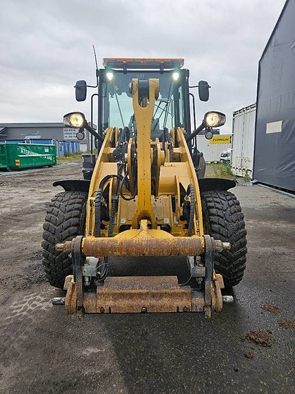 CAT 906 M 6 of 10