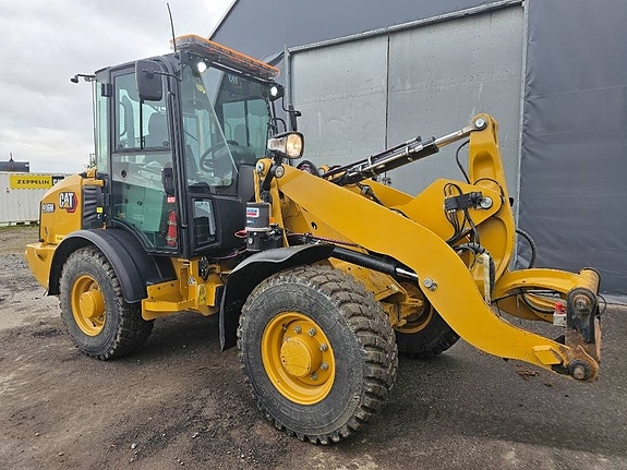 CAT 906 M 5 of 10