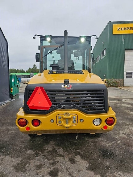 CAT 906 M 7 of 10
