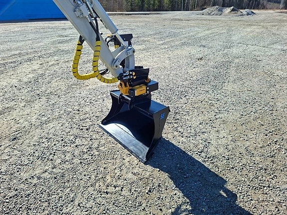 Takeuchi TB320 5 of 6