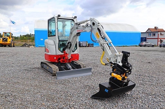 Takeuchi TB325R 7 of 11
