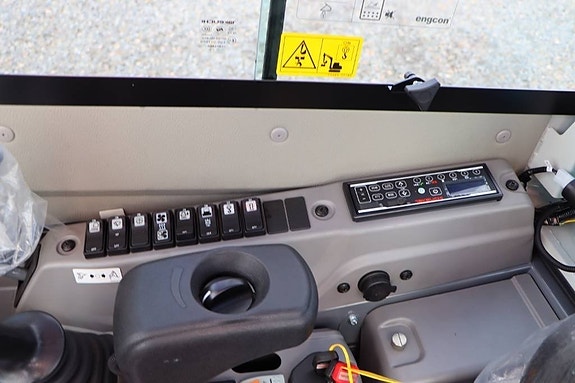 Takeuchi TB325R 8 of 11