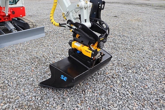 Takeuchi TB325R 9 of 11