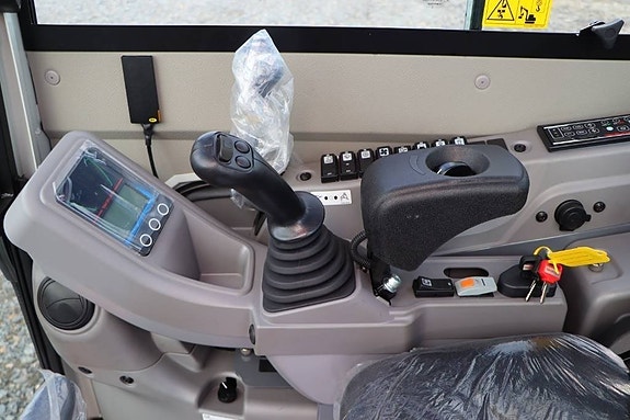 Takeuchi TB325R 11 of 11