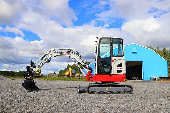 Takeuchi TB325R 10 of 11