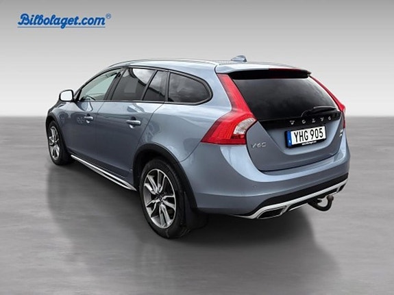 Volvo V60 Cross Country 8 of 17