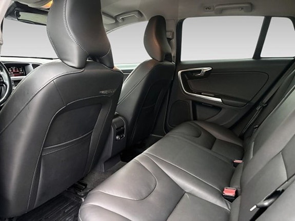 Volvo V60 Cross Country 13 of 17