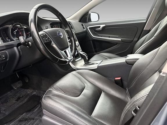 Volvo V60 Cross Country 11 of 17