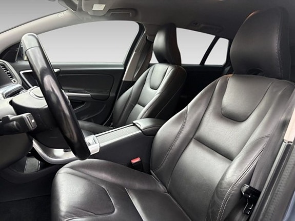 Volvo V60 Cross Country 10 of 17
