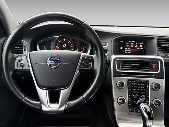 Volvo V60 Cross Country 15 of 17