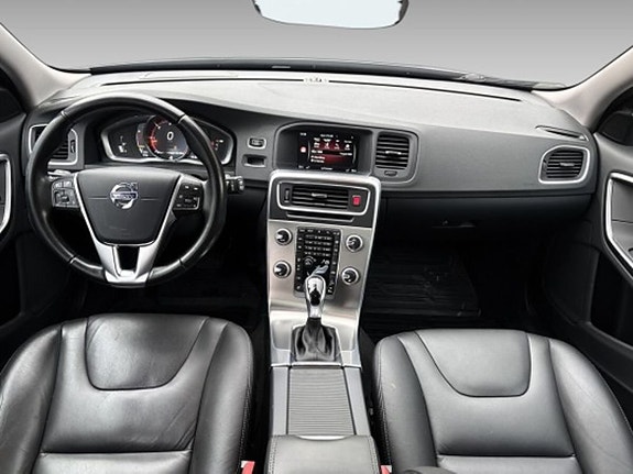 Volvo V60 Cross Country 14 of 17