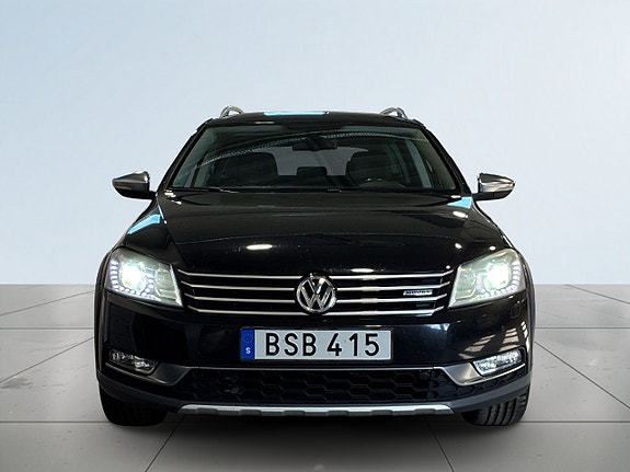 Volkswagen Passat Alltrack 2 of 21