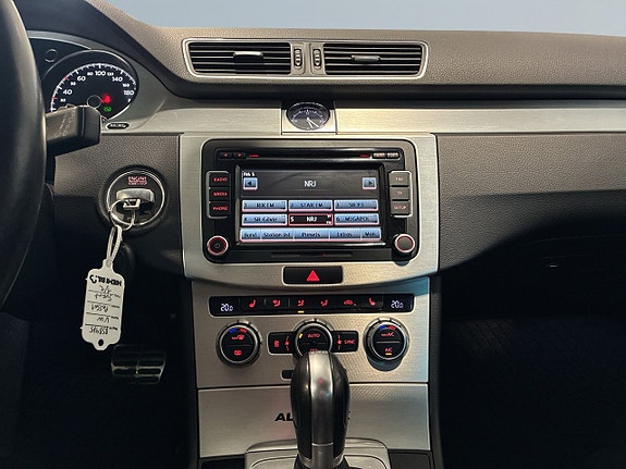 Volkswagen Passat Alltrack 10 of 21