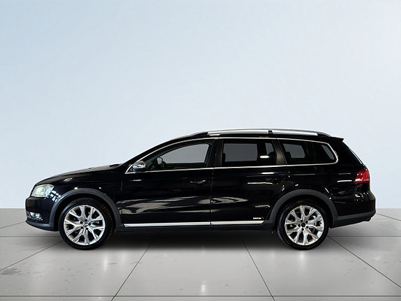 Volkswagen Passat Alltrack 3 of 21