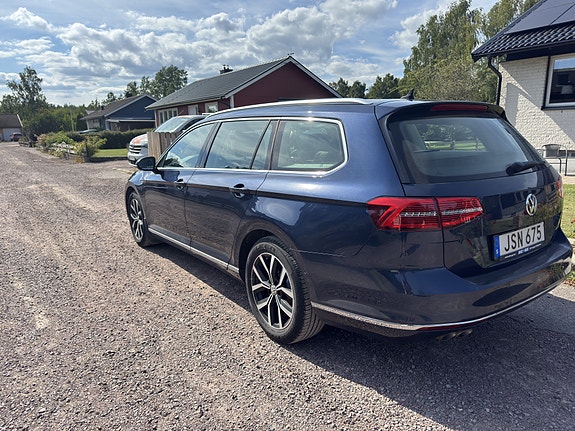 Volkswagen Passat 2 of 4