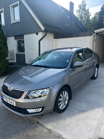 Skoda Octavia 2 of 4