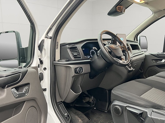 Ford Transit Custom 13 of 28