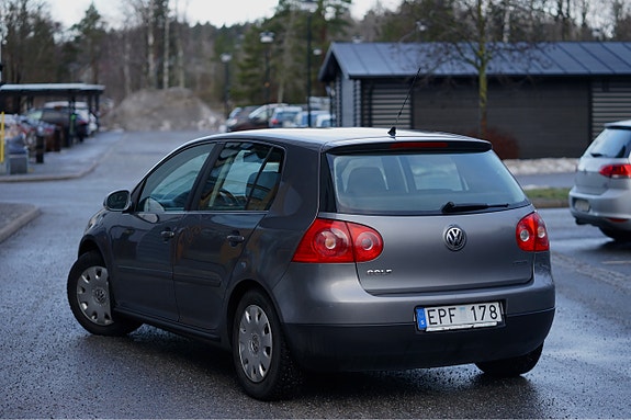 Volkswagen Golf V 2 of 7
