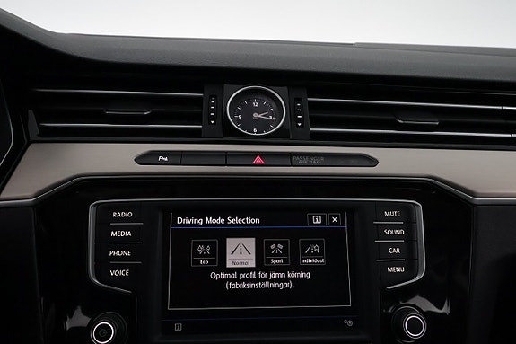 Volkswagen Passat 21 of 26