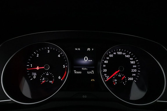 Volkswagen Passat 16 of 26