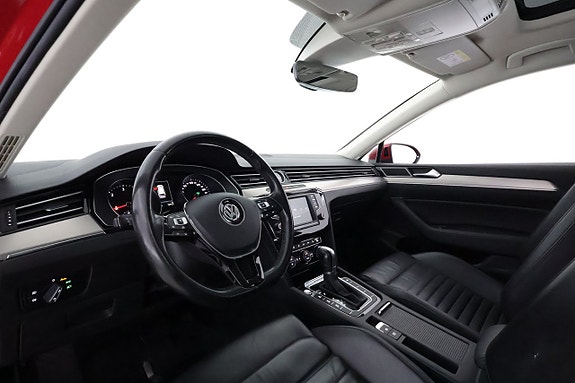 Volkswagen Passat 11 of 26