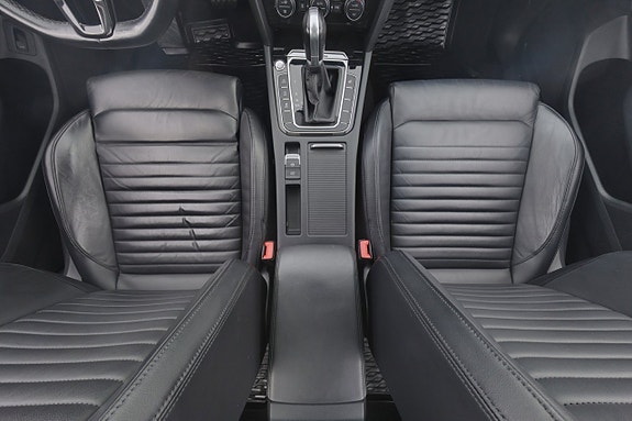Volkswagen Passat 14 of 26