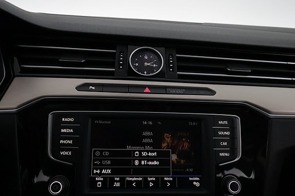 Volkswagen Passat 19 of 26