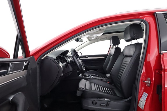 Volkswagen Passat 10 of 26