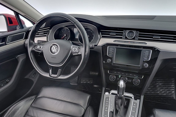 Volkswagen Passat 15 of 26