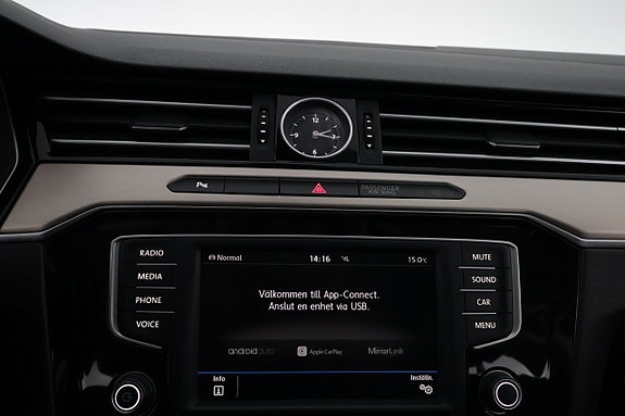Volkswagen Passat 20 of 26