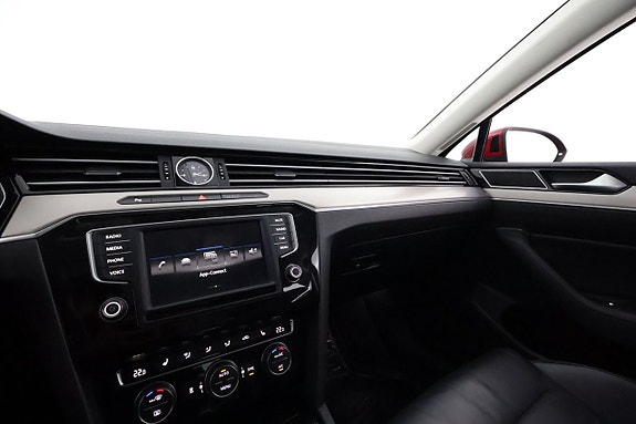 Volkswagen Passat 22 of 26