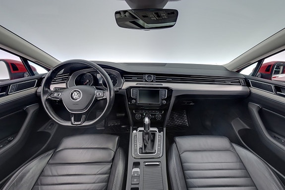 Volkswagen Passat 13 of 26