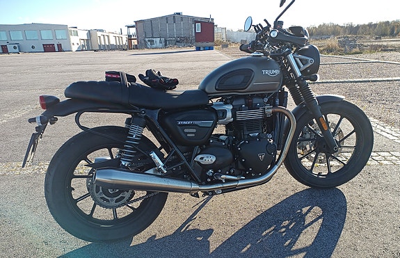 Triumph STREET TWIN 3 of 4