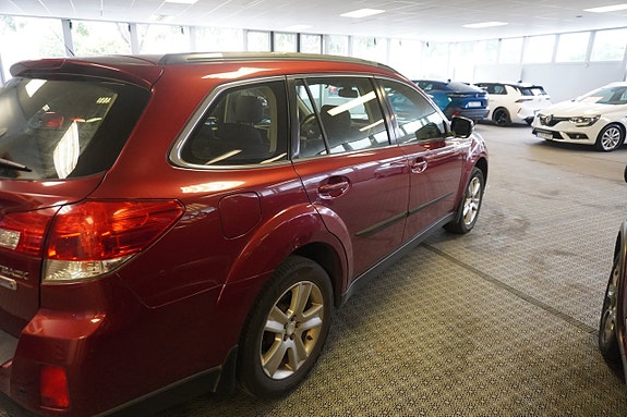 Subaru Outback 3 of 8
