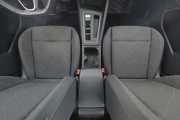 Volkswagen Golf VIII 12 of 23