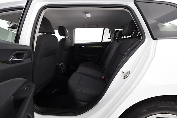 Volkswagen Golf VIII 15 of 23
