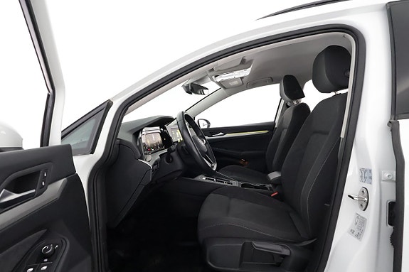 Volkswagen Golf VIII 13 of 23