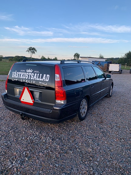 Volvo V70 3 of 7