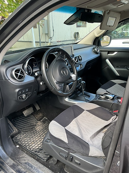 Mercedes-Benz X250 d 3 of 5