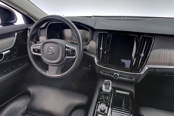 Volvo S90 15 of 30